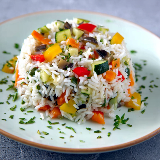 Riso con verdure e peperoni.