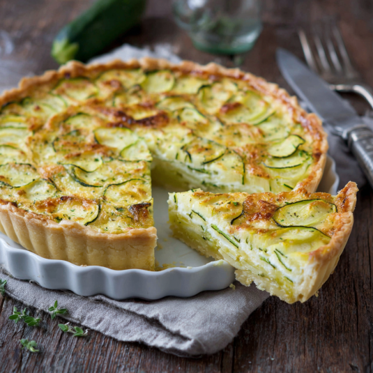Un pizza con verdure.
