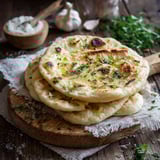Pane con erbe e formaggio.