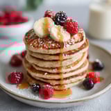 Pancakes con frutta e sugo di miele.