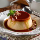 Torta con caramello e speck.