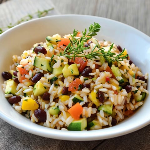 Riso con verdure e frutta.