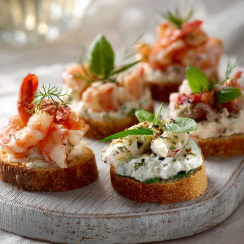 Piatti di pesce con verdure.