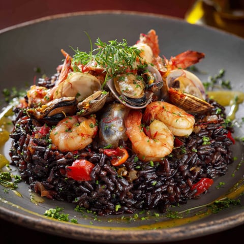 Riso con frullato di pesce, verdure e spinaci.