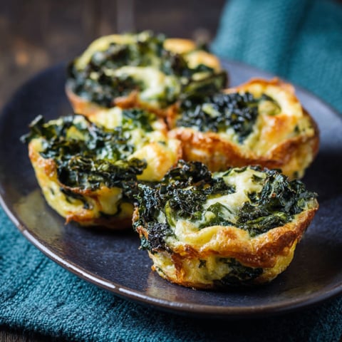 Quattro biscotti con verdura.